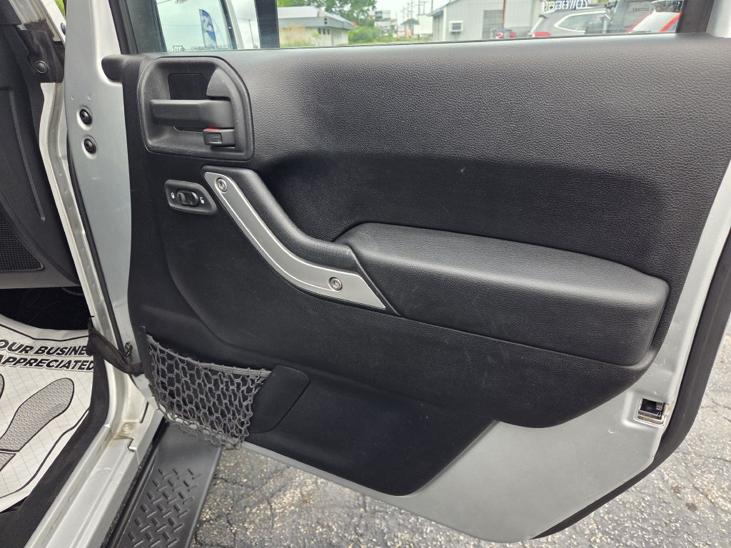 2012 Jeep Wrangler Unlimited Image 32