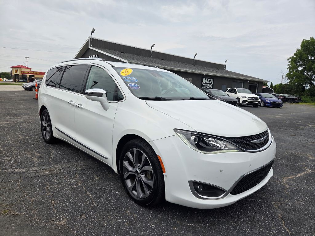 2017 Chrysler Pacifica Image 2