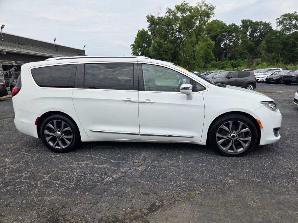 2017 Chrysler Pacifica Image 4