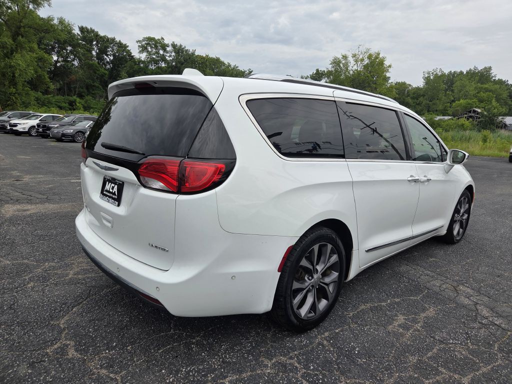 2017 Chrysler Pacifica Image 5
