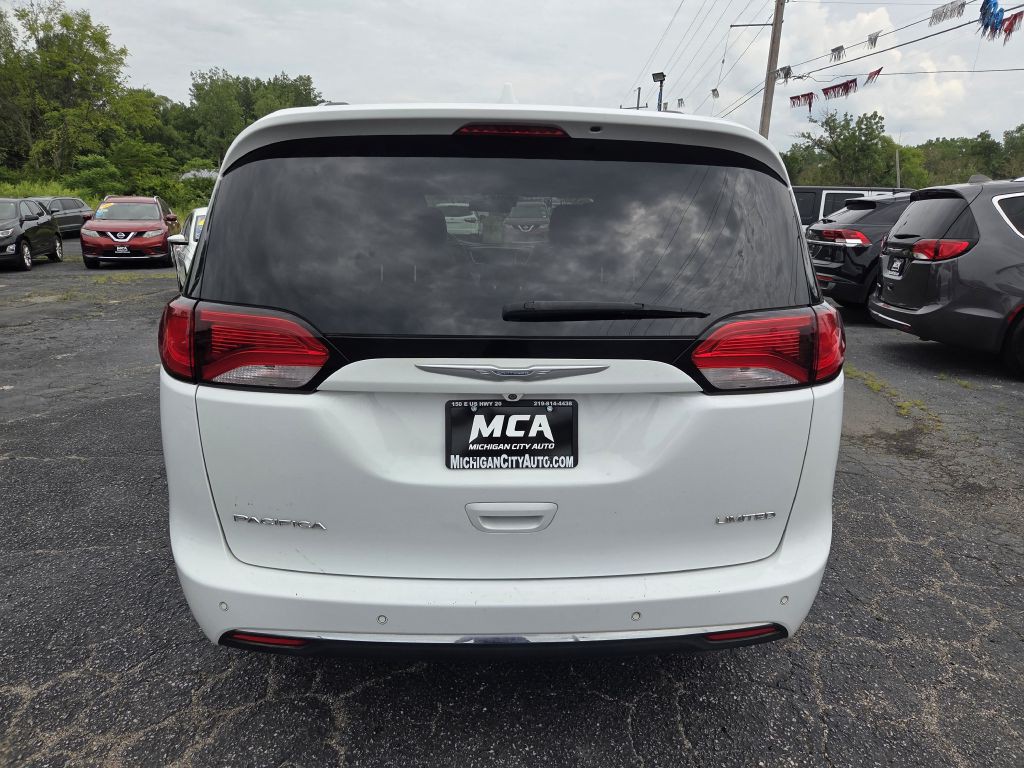 2017 Chrysler Pacifica Image 7
