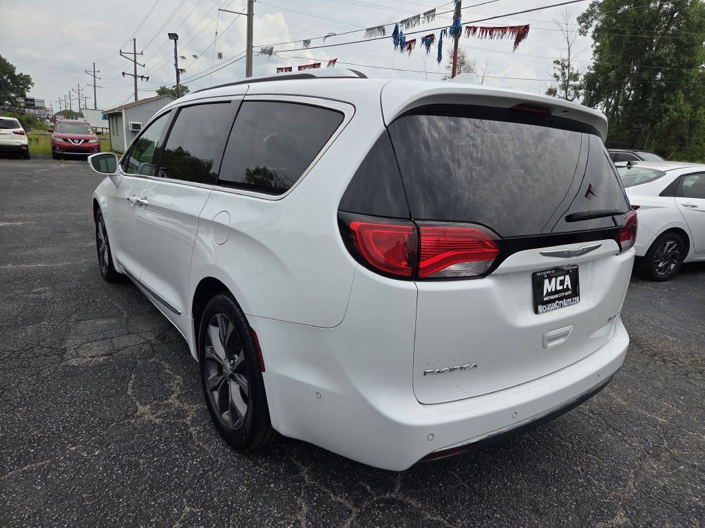 2017 Chrysler Pacifica Image 10
