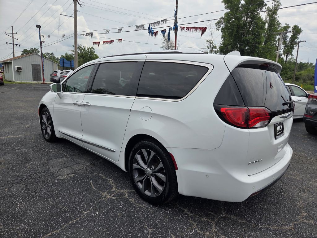2017 Chrysler Pacifica Image 11
