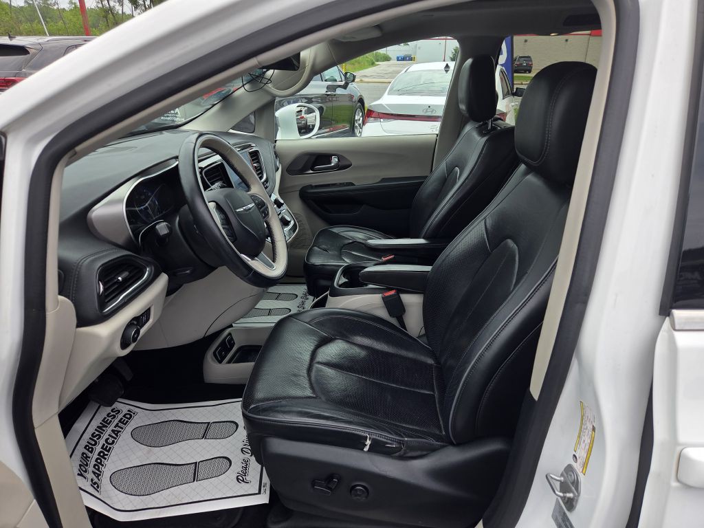2017 Chrysler Pacifica Image 22