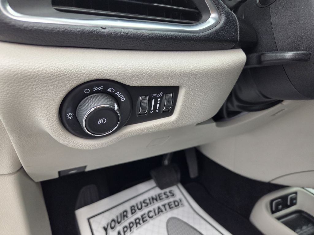 2017 Chrysler Pacifica Image 24