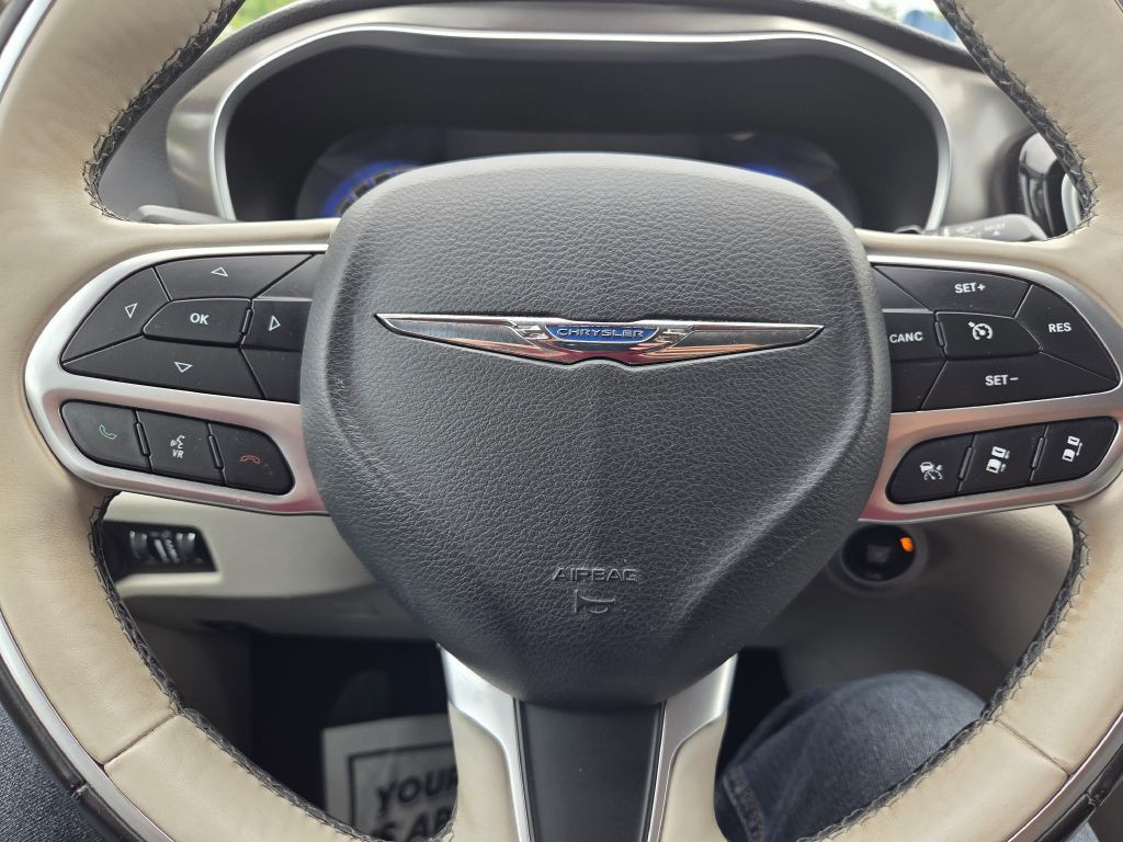 2017 Chrysler Pacifica Image 26