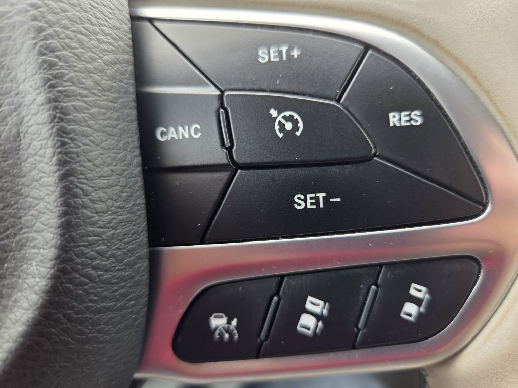 2017 Chrysler Pacifica Image 28