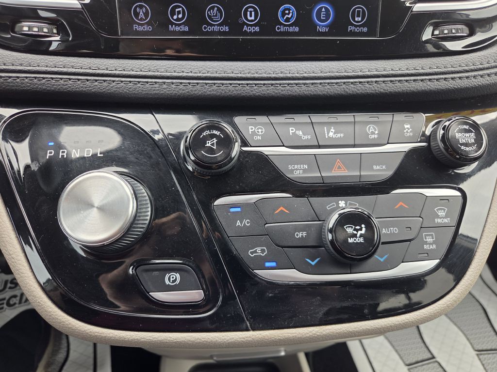 2017 Chrysler Pacifica Image 31