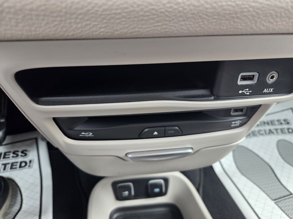 2017 Chrysler Pacifica Image 32