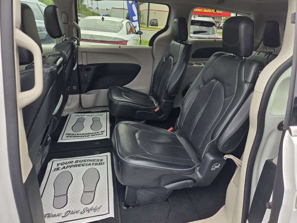 2017 Chrysler Pacifica Image 38
