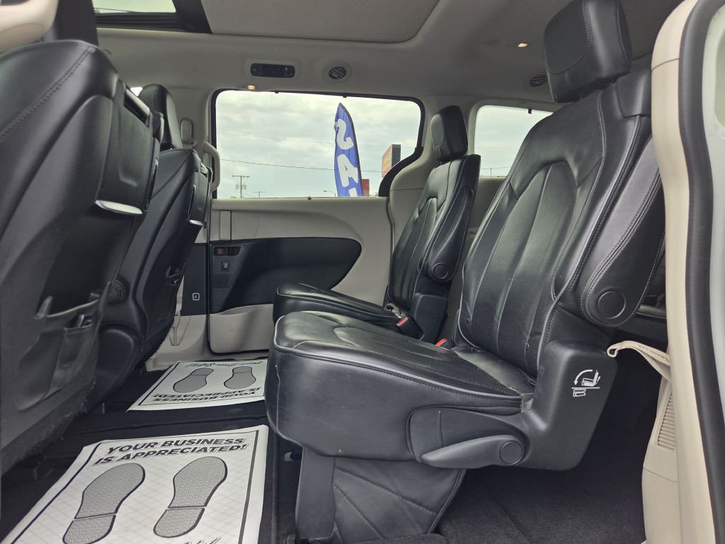2017 Chrysler Pacifica Image 39