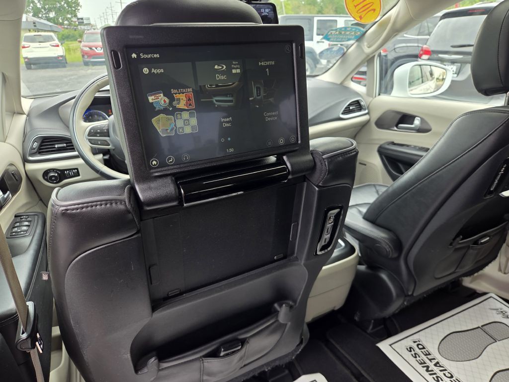 2017 Chrysler Pacifica Image 40