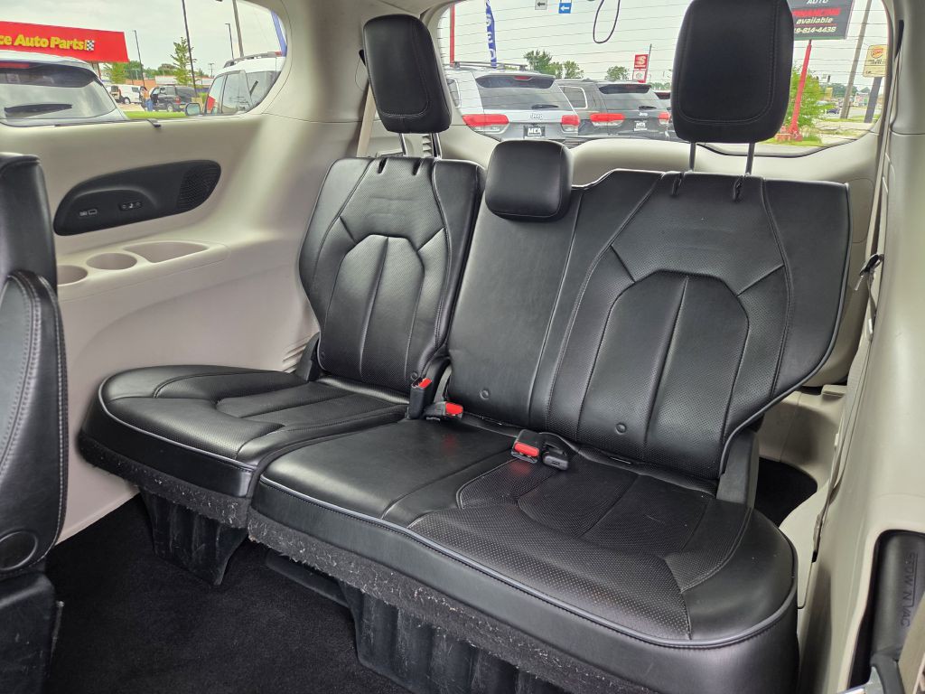 2017 Chrysler Pacifica Image 44