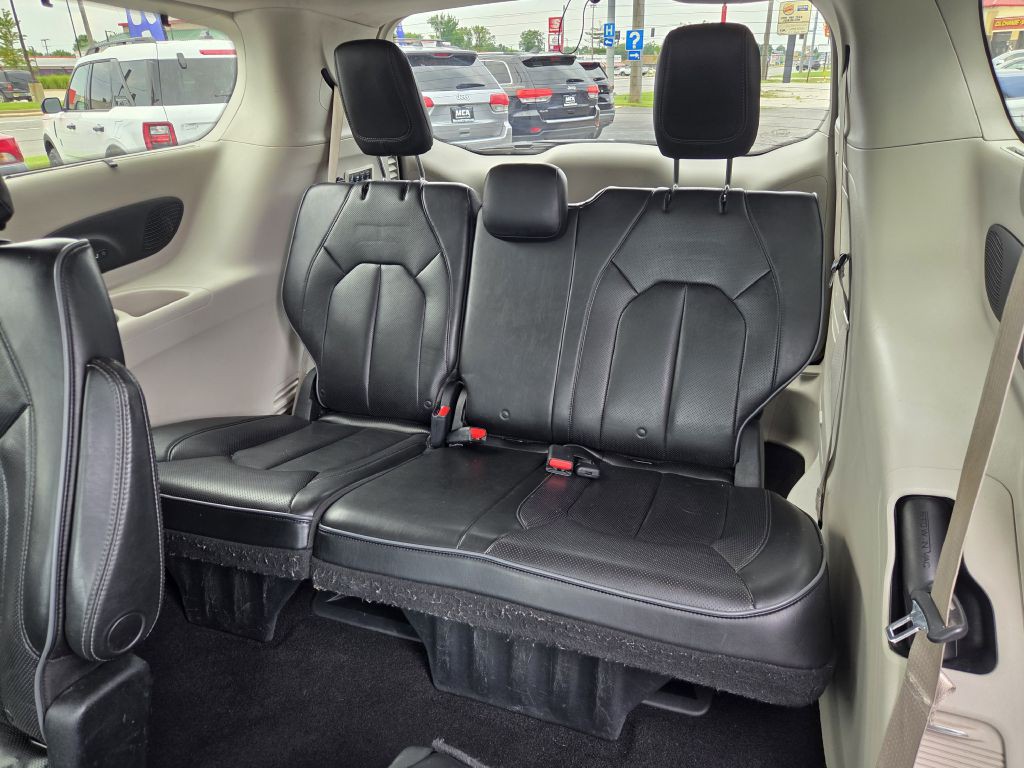 2017 Chrysler Pacifica Image 45