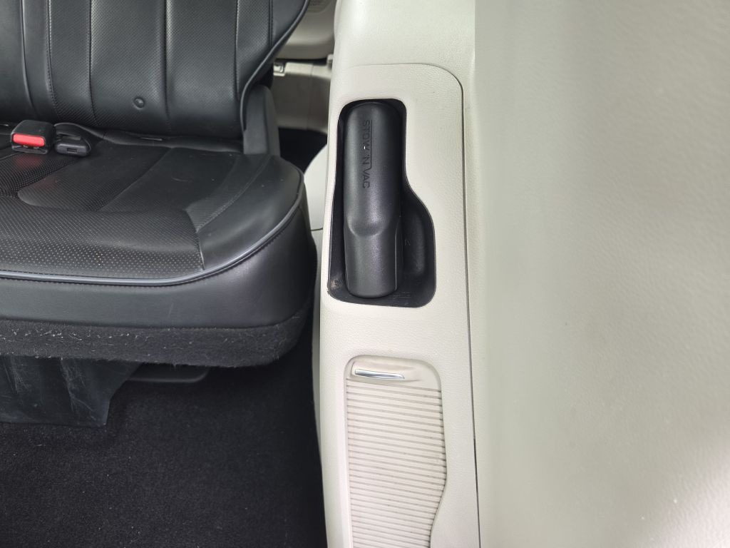 2017 Chrysler Pacifica Image 46