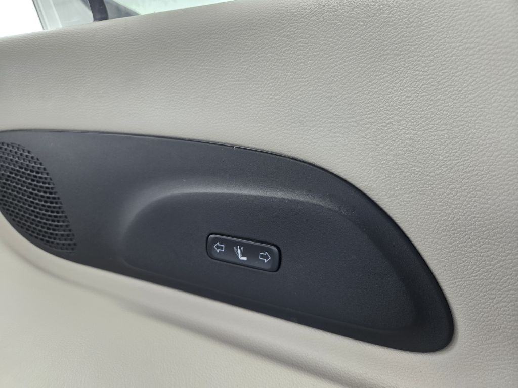 2017 Chrysler Pacifica Image 47