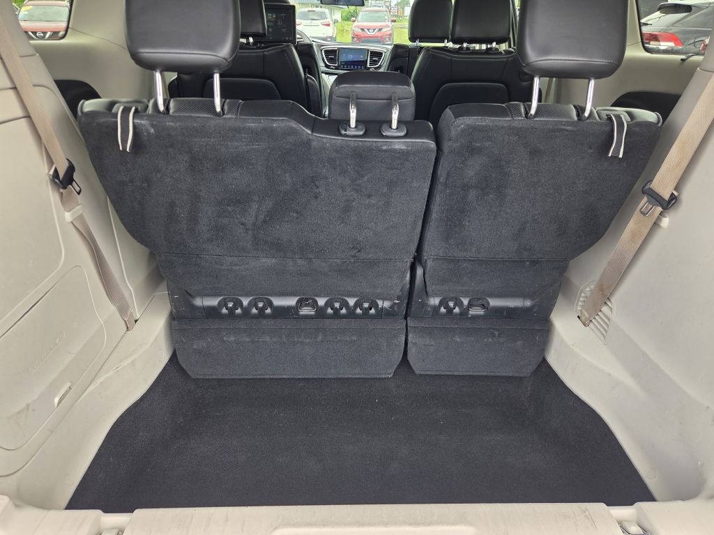 2017 Chrysler Pacifica Image 48
