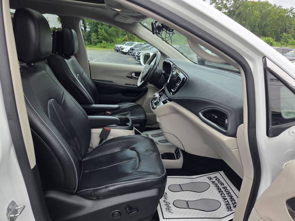 2017 Chrysler Pacifica Image 53