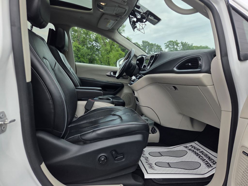 2017 Chrysler Pacifica Image 54
