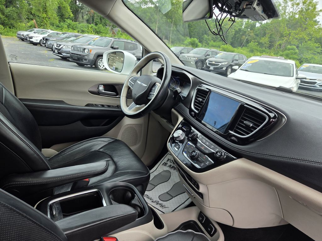 2017 Chrysler Pacifica Image 55