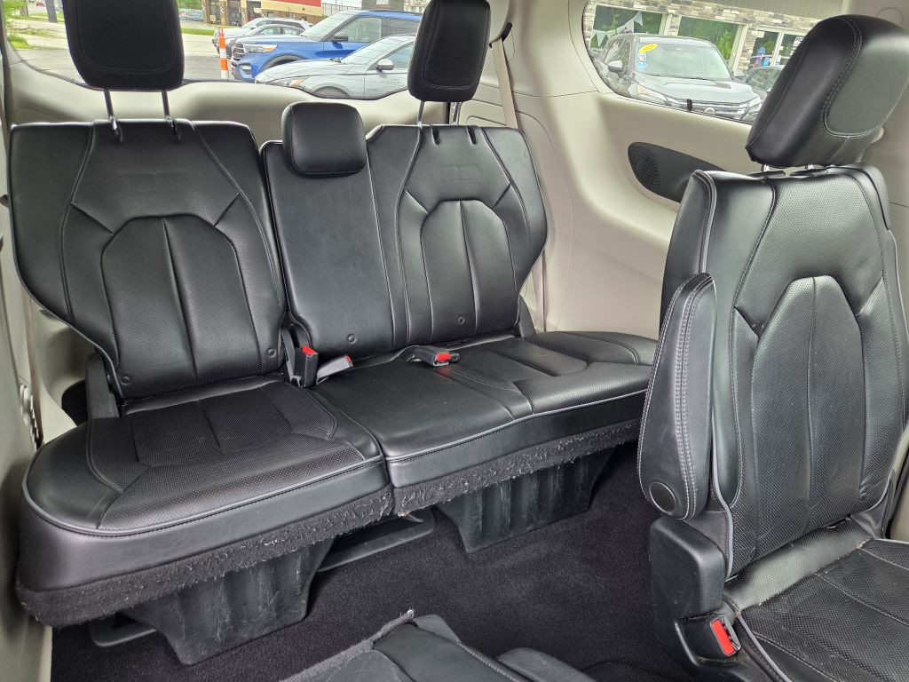 2017 Chrysler Pacifica Image 60