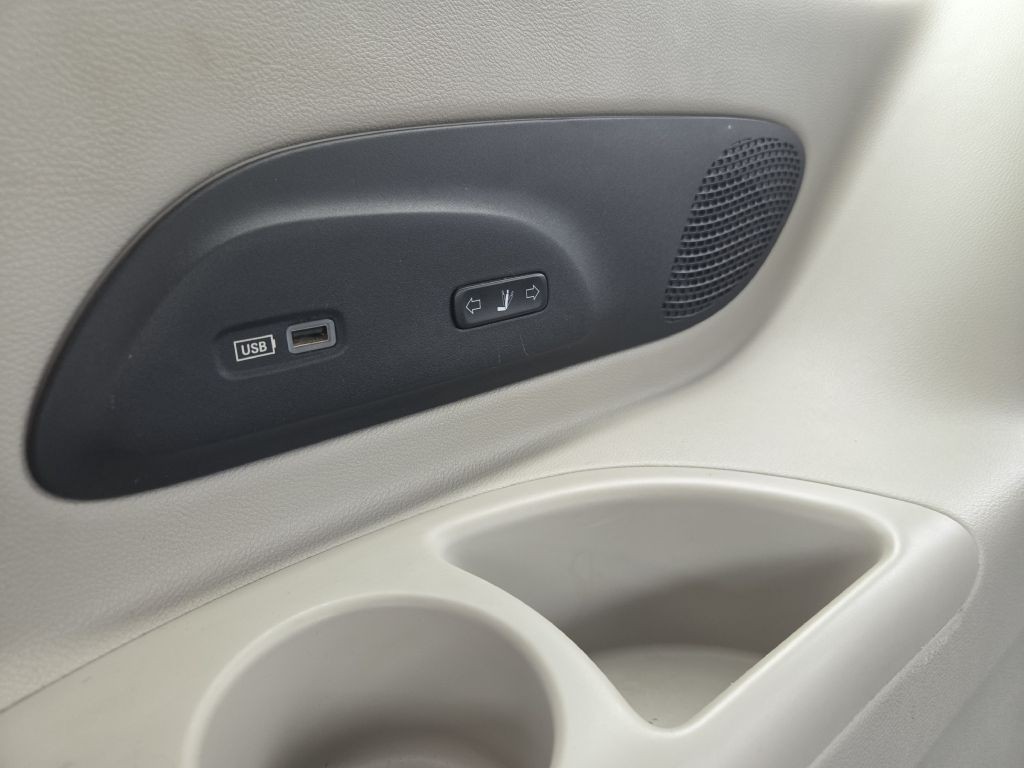 2017 Chrysler Pacifica Image 61