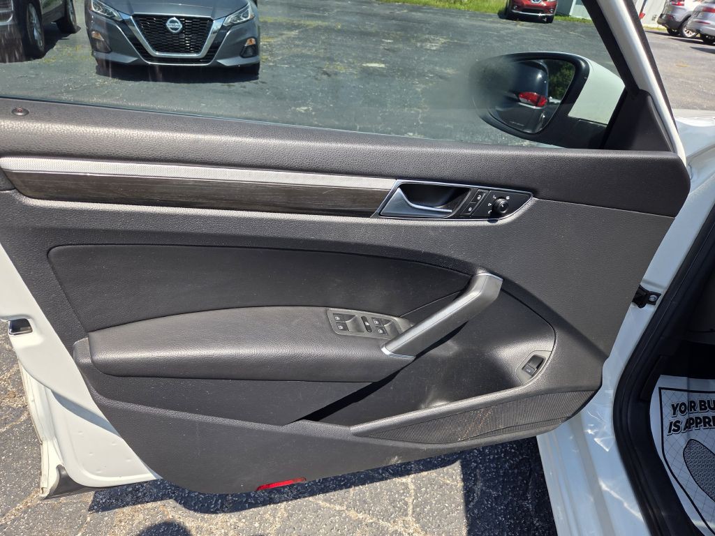 2018 Volkswagen Passat Image 14