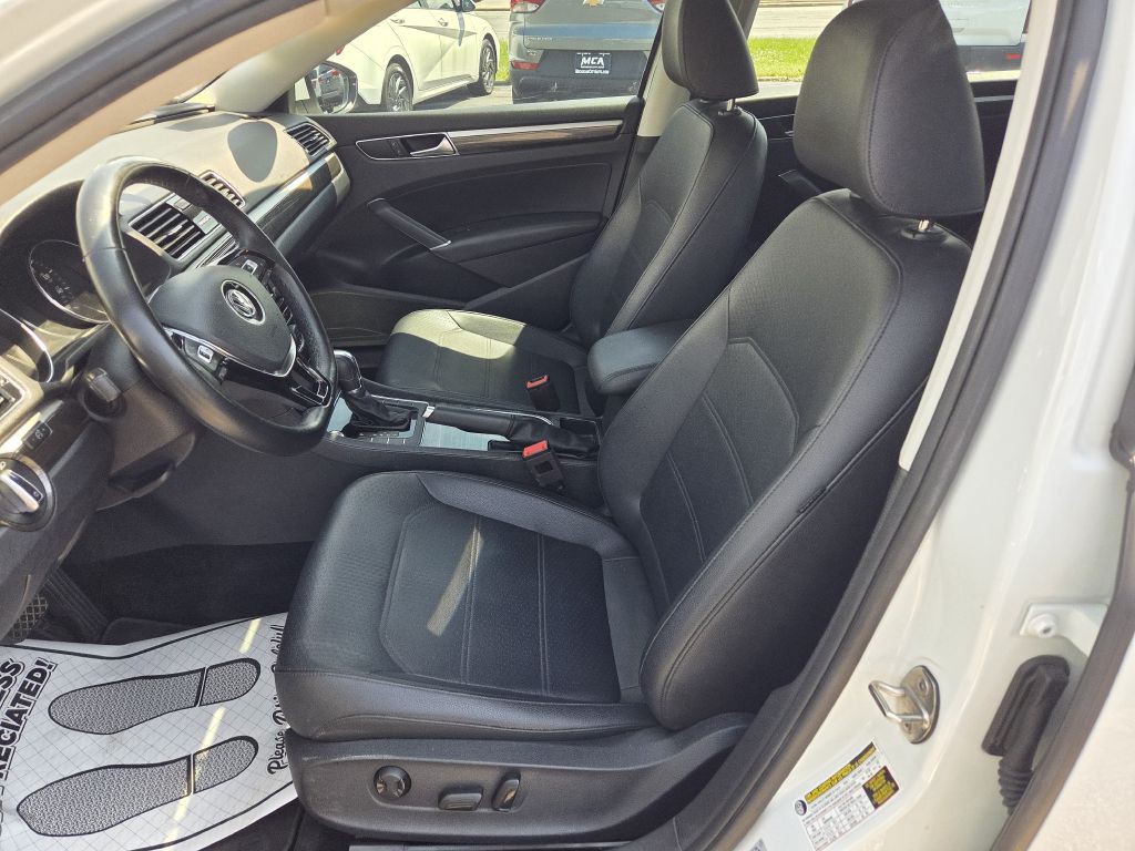 2018 Volkswagen Passat Image 16