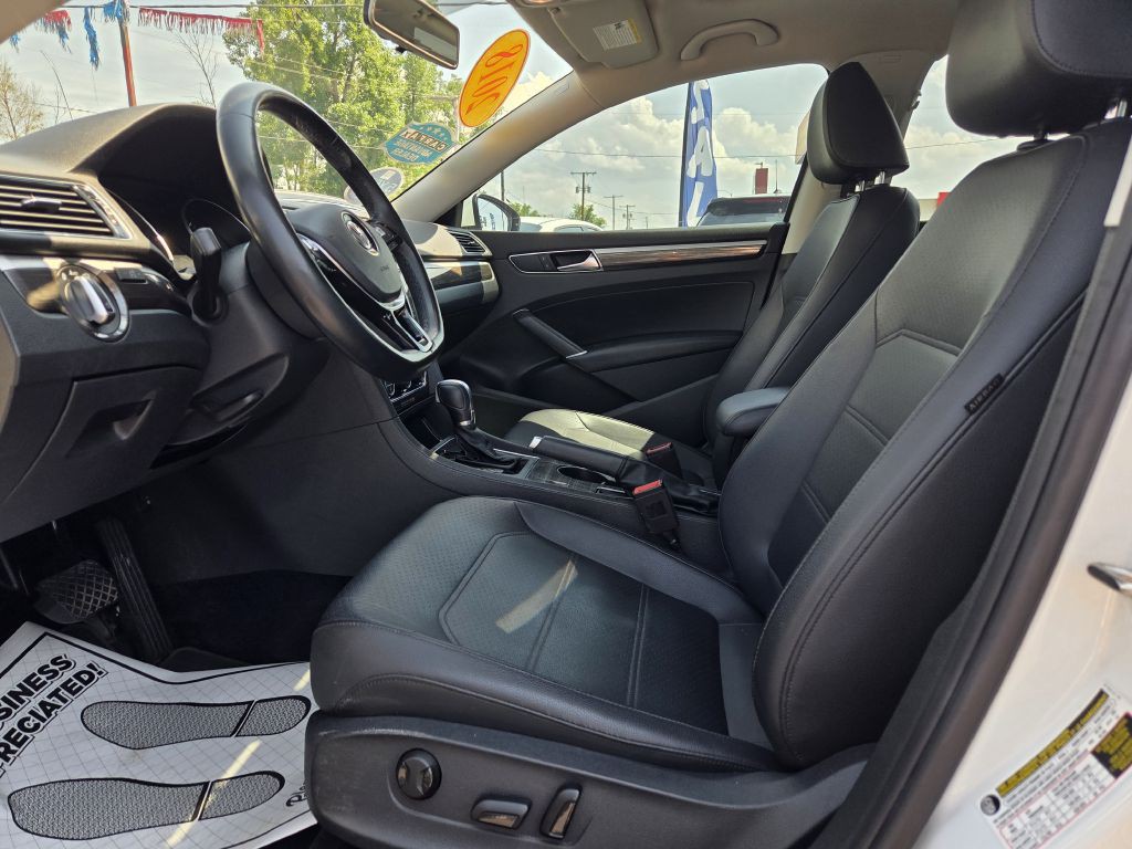 2018 Volkswagen Passat Image 17