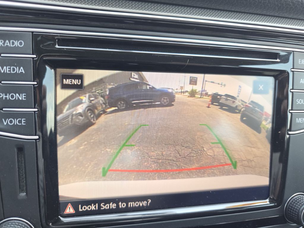 2018 Volkswagen Passat Image 28