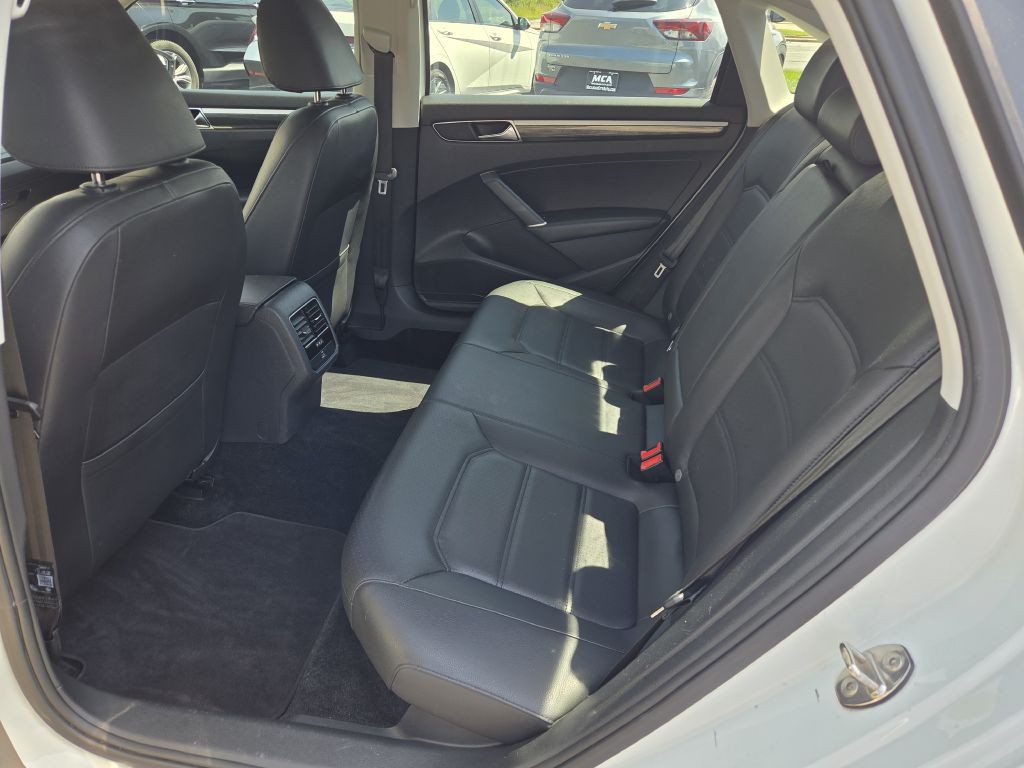 2018 Volkswagen Passat Image 33