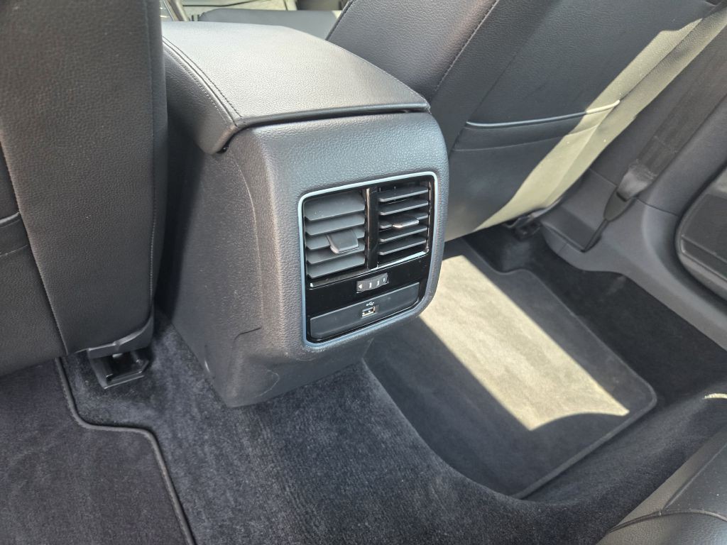2018 Volkswagen Passat Image 35
