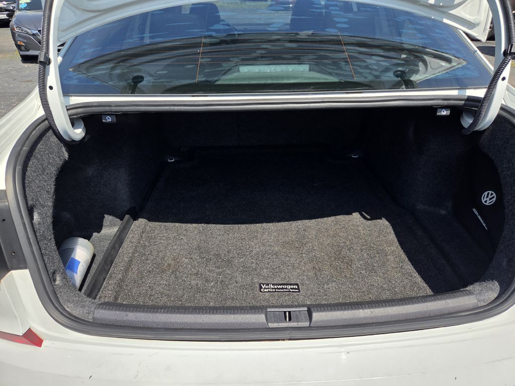 2018 Volkswagen Passat Image 36