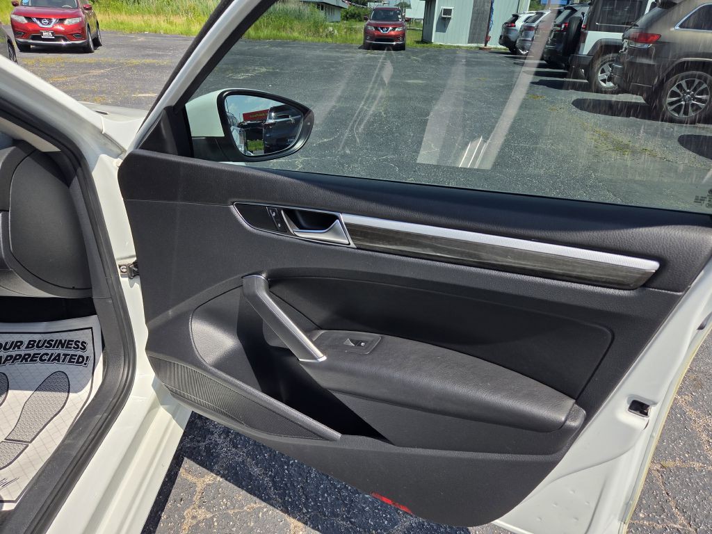 2018 Volkswagen Passat Image 37