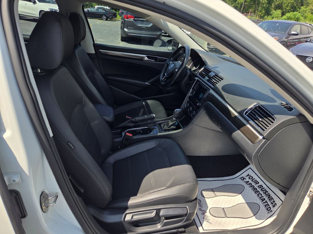 2018 Volkswagen Passat Image 38