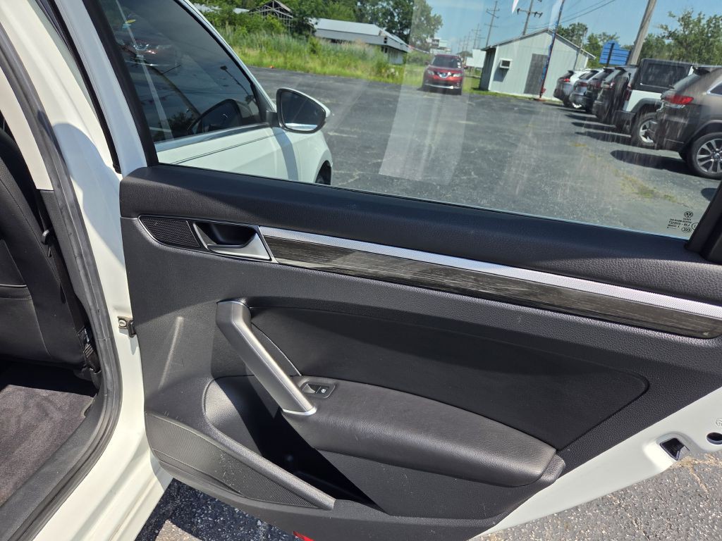 2018 Volkswagen Passat Image 40