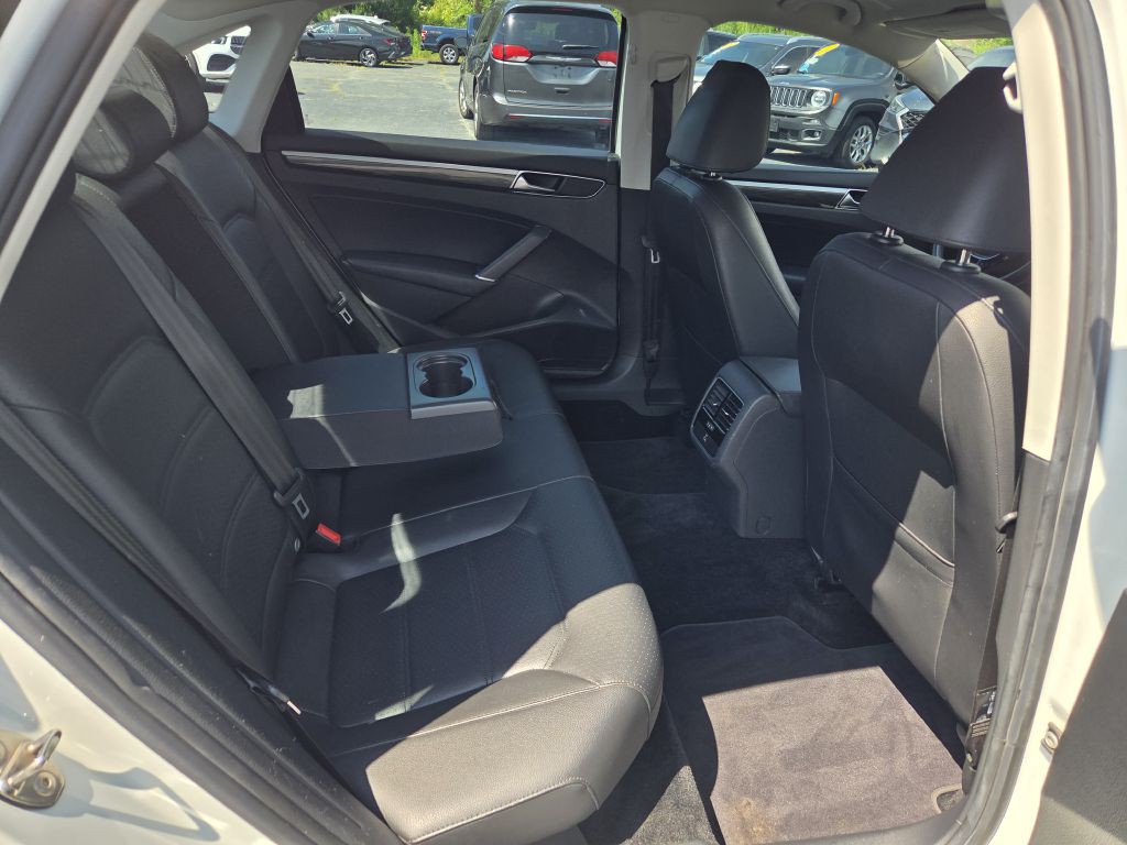 2018 Volkswagen Passat Image 41