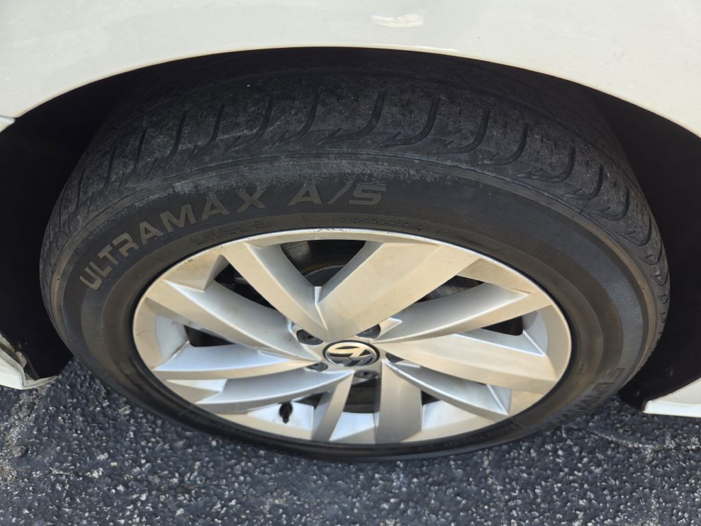 2018 Volkswagen Passat Image 42