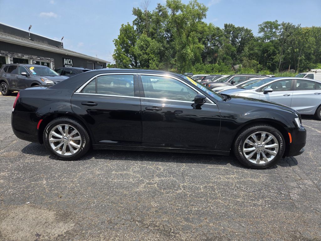 2019 Chrysler 300 Image 5