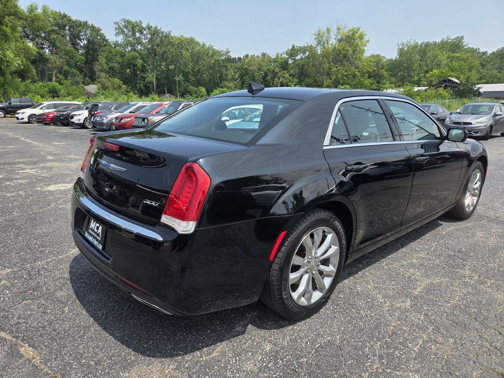 2019 Chrysler 300 Image 6