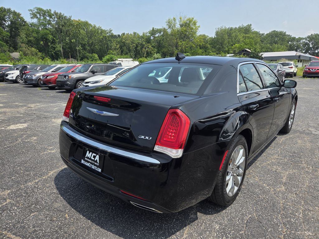 2019 Chrysler 300 Image 7