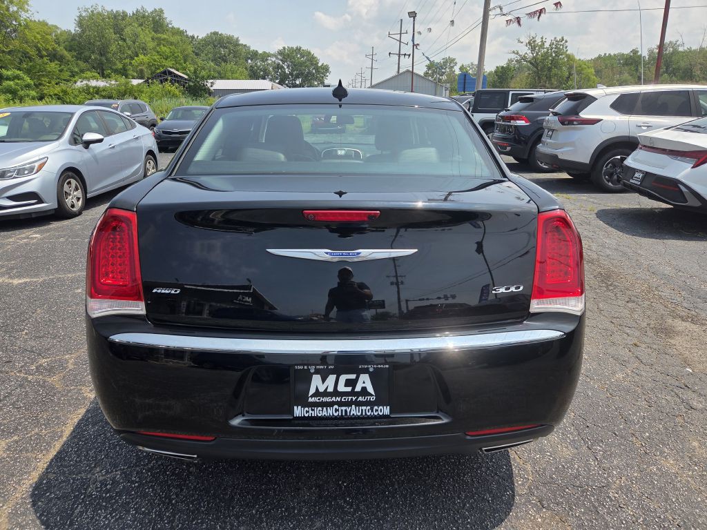 2019 Chrysler 300 Image 8