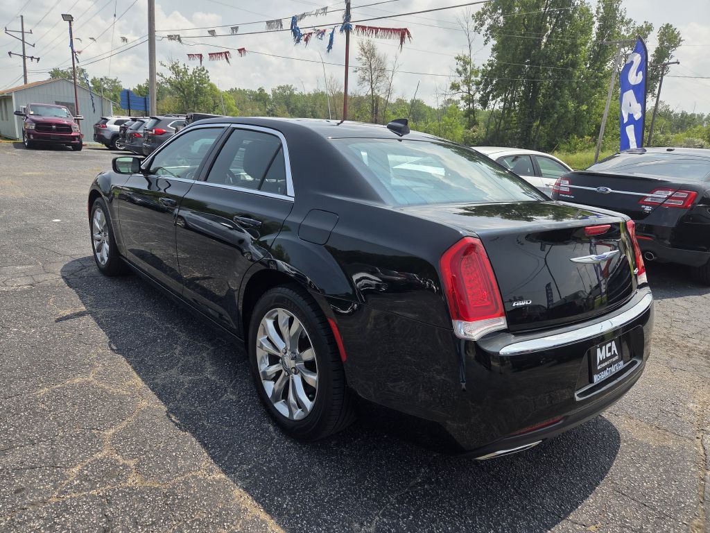 2019 Chrysler 300 Image 11