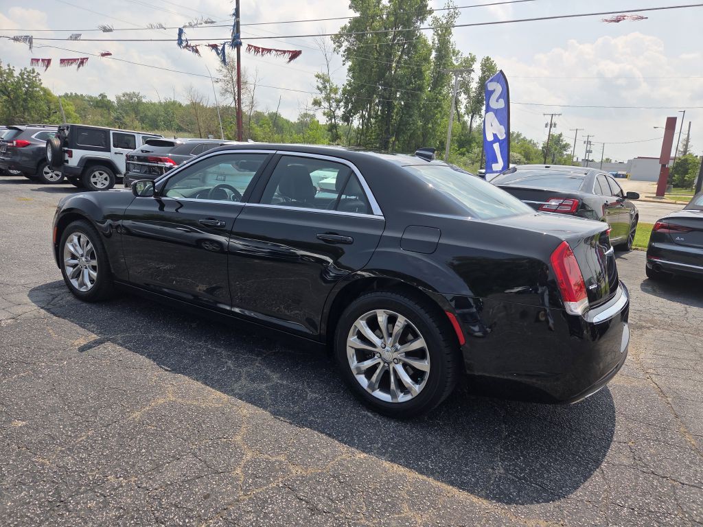 2019 Chrysler 300 Image 12