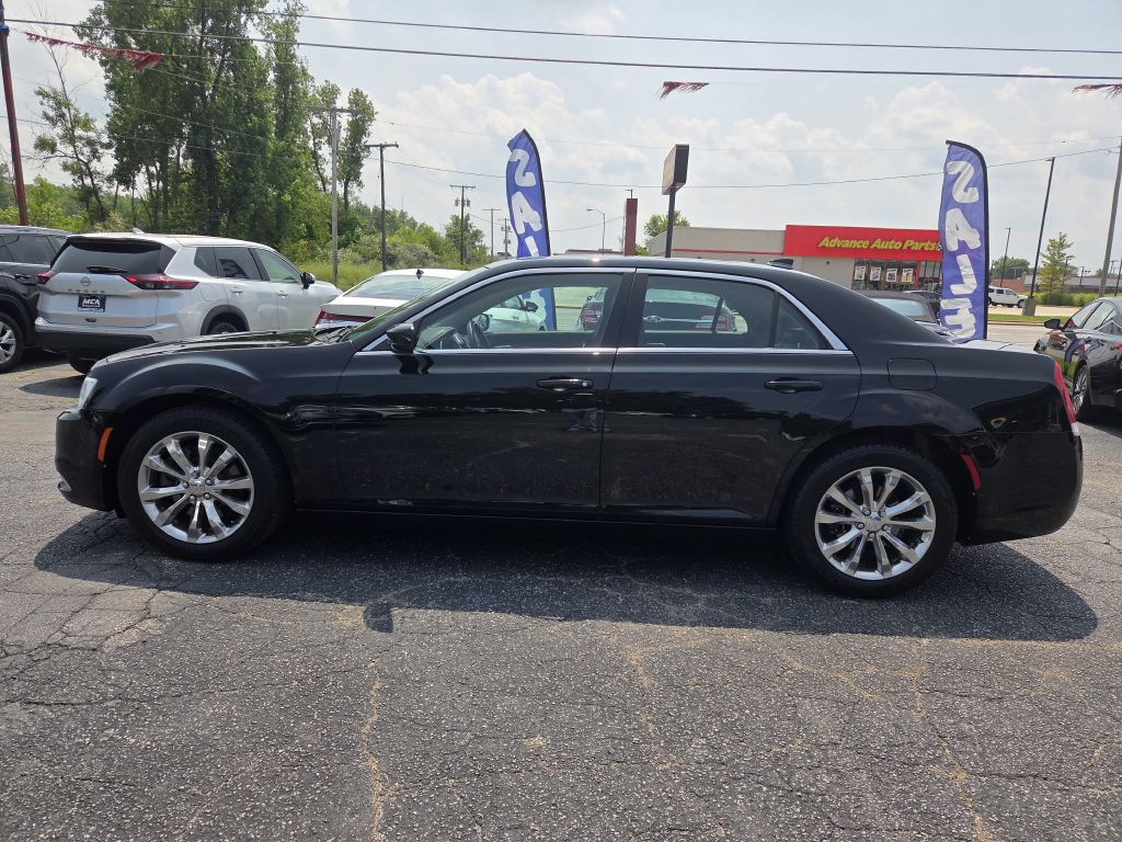 2019 Chrysler 300 Image 13