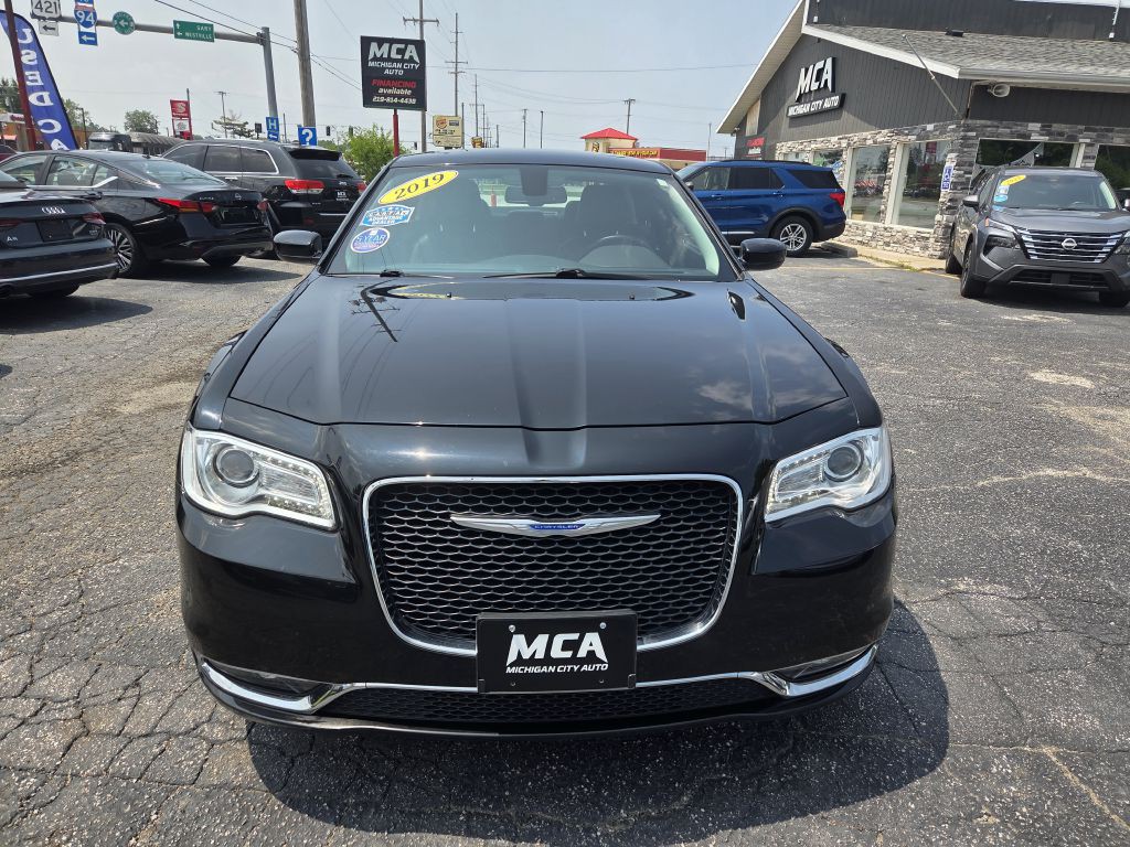 2019 Chrysler 300 Image 18