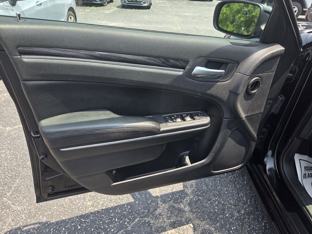 2019 Chrysler 300 Image 21