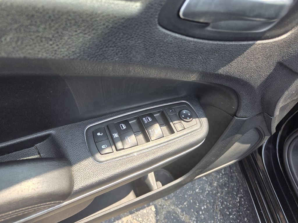 2019 Chrysler 300 Image 22