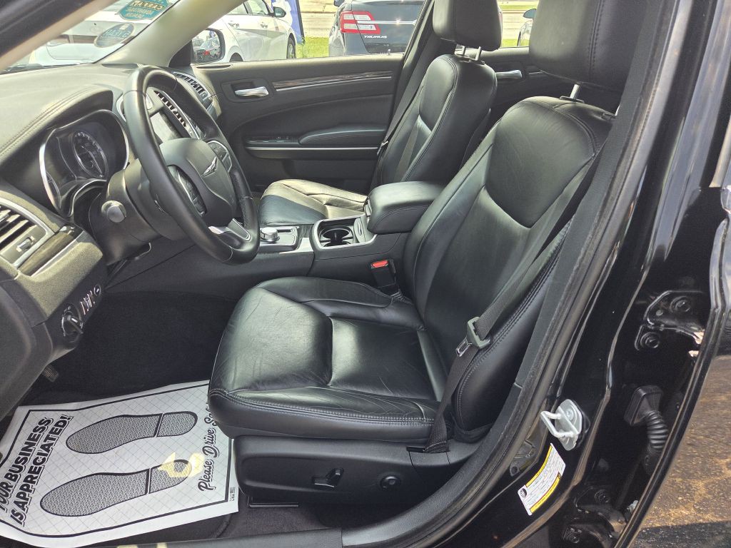 2019 Chrysler 300 Image 25