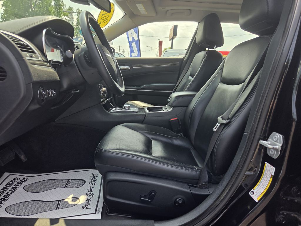2019 Chrysler 300 Image 26